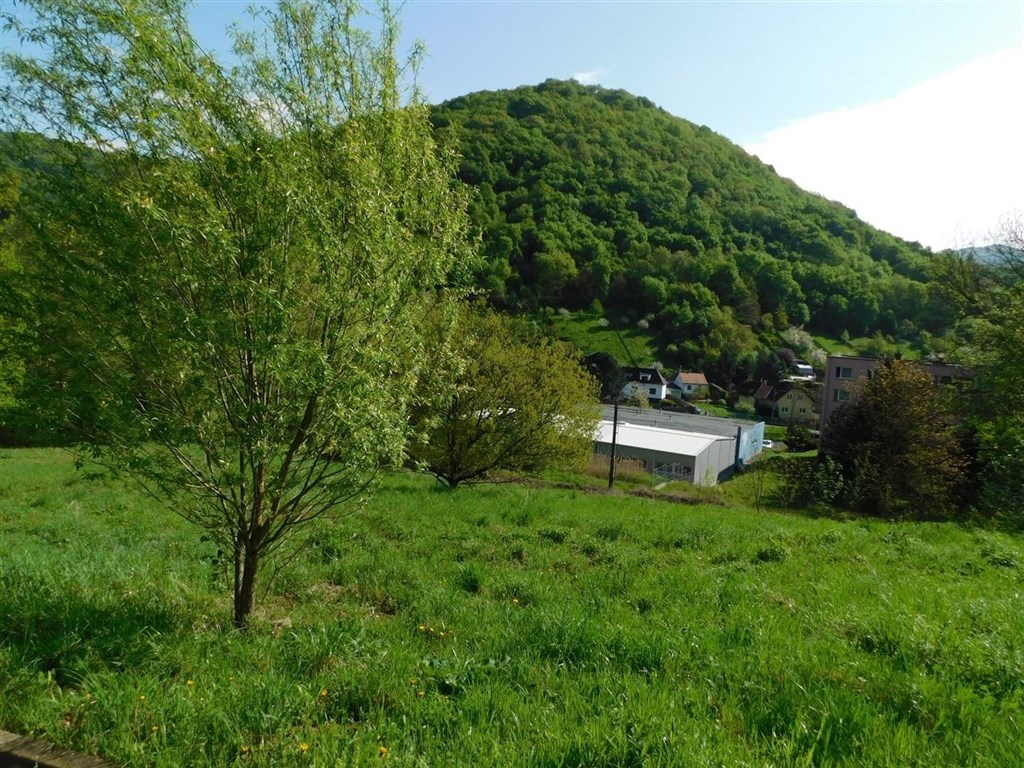 Pozemek pro stavbu rodinného domu v Povrlech, okres Ústí nad Labem