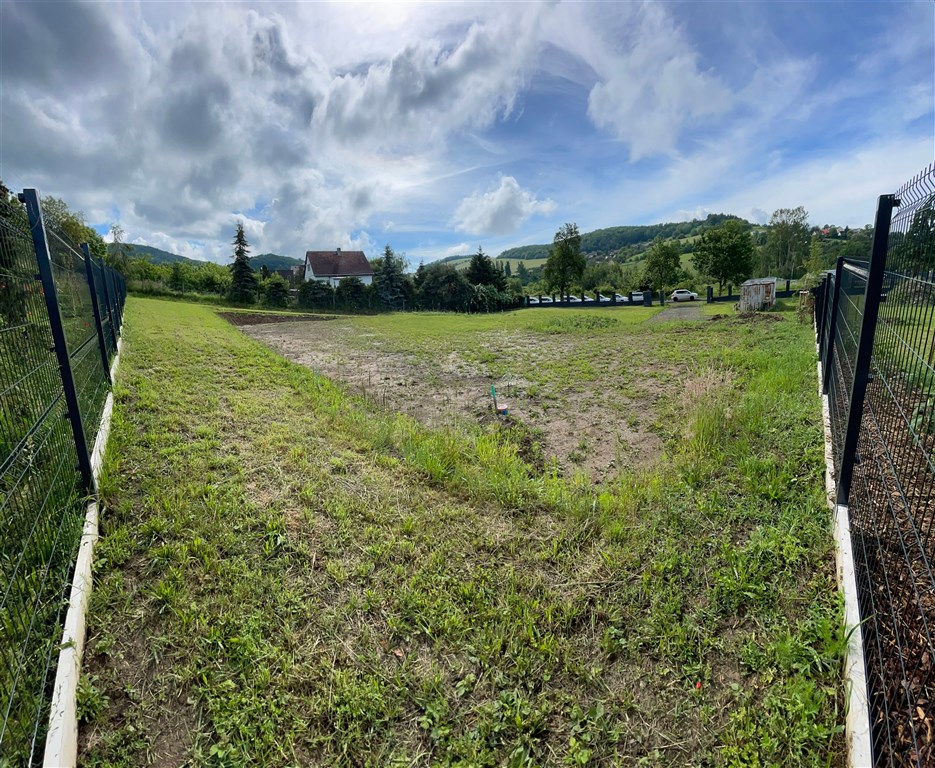 Pozemek na stavbu dvougeneračního rodinného domu v Chuderově, okr. Ústí nad Labem