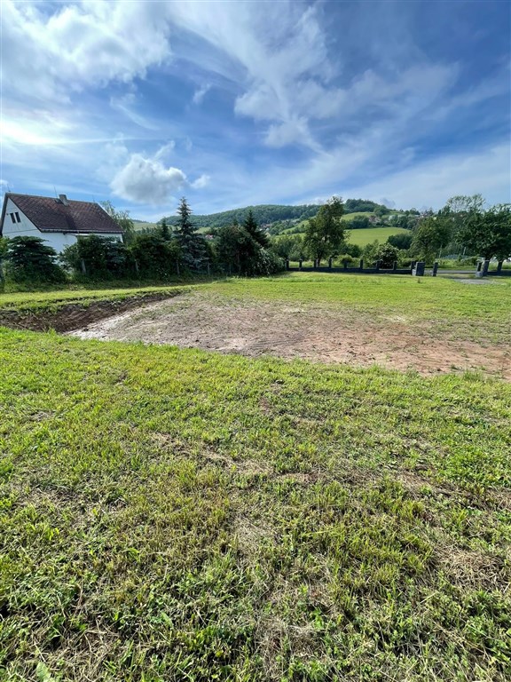 Pozemek na stavbu dvougeneračního rodinného domu v Chuderově, okr. Ústí nad Labem