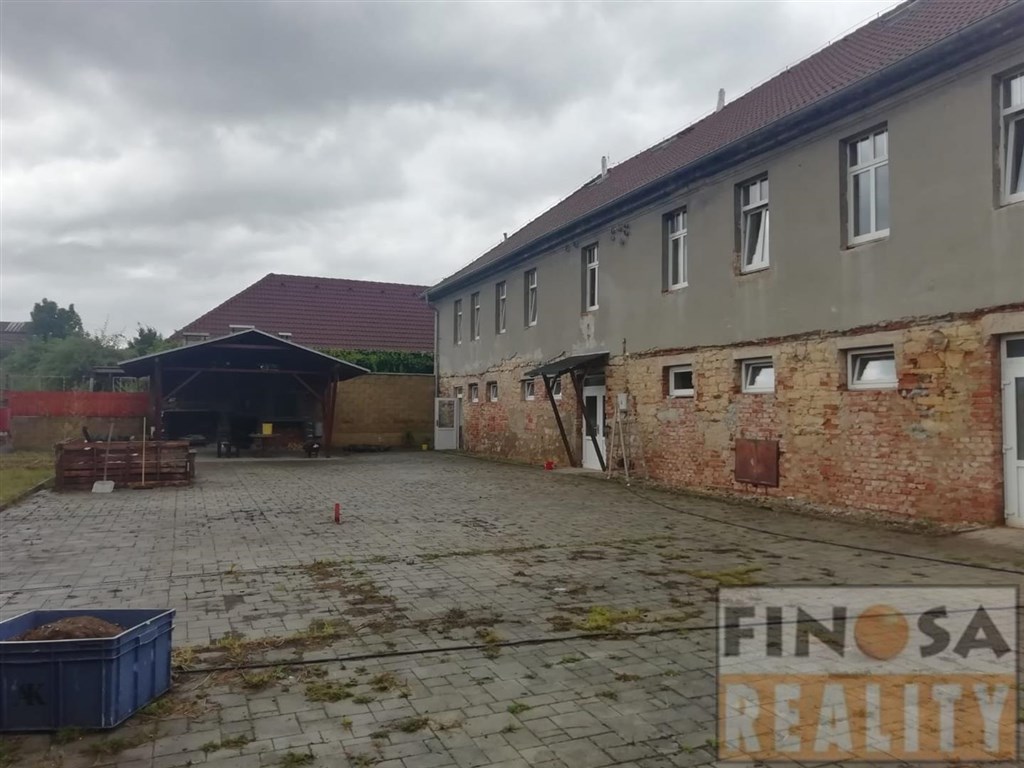 Na prodej samostatně stojící objekt víceúčelové stavby v obci Strupčice – část Hošnice nedaleko Chomutova.