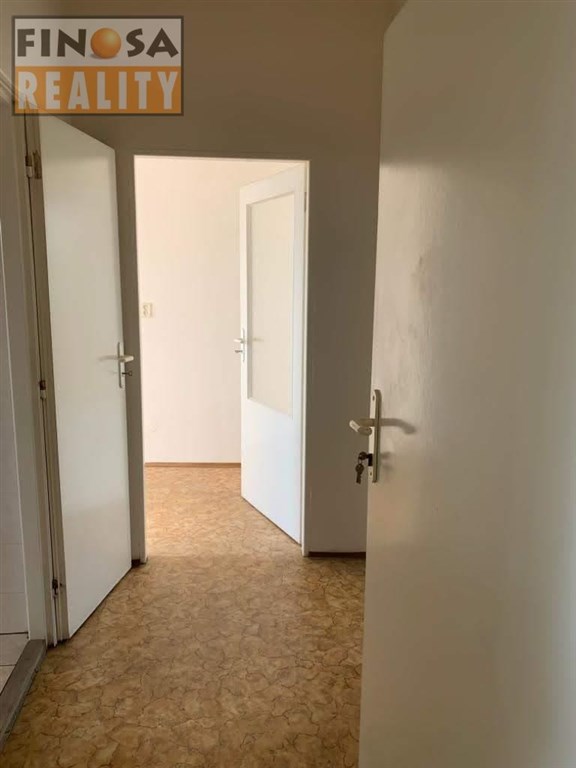 Nájem komerčních prostor v řadovém objektu v Děčíně, ulice Kamenická