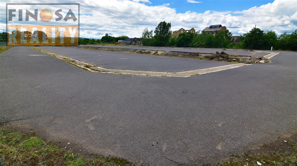 Pronájem zpevněné asfaltové plochy 10 000 m² v Lenešicích u Loun, u dálnice D7