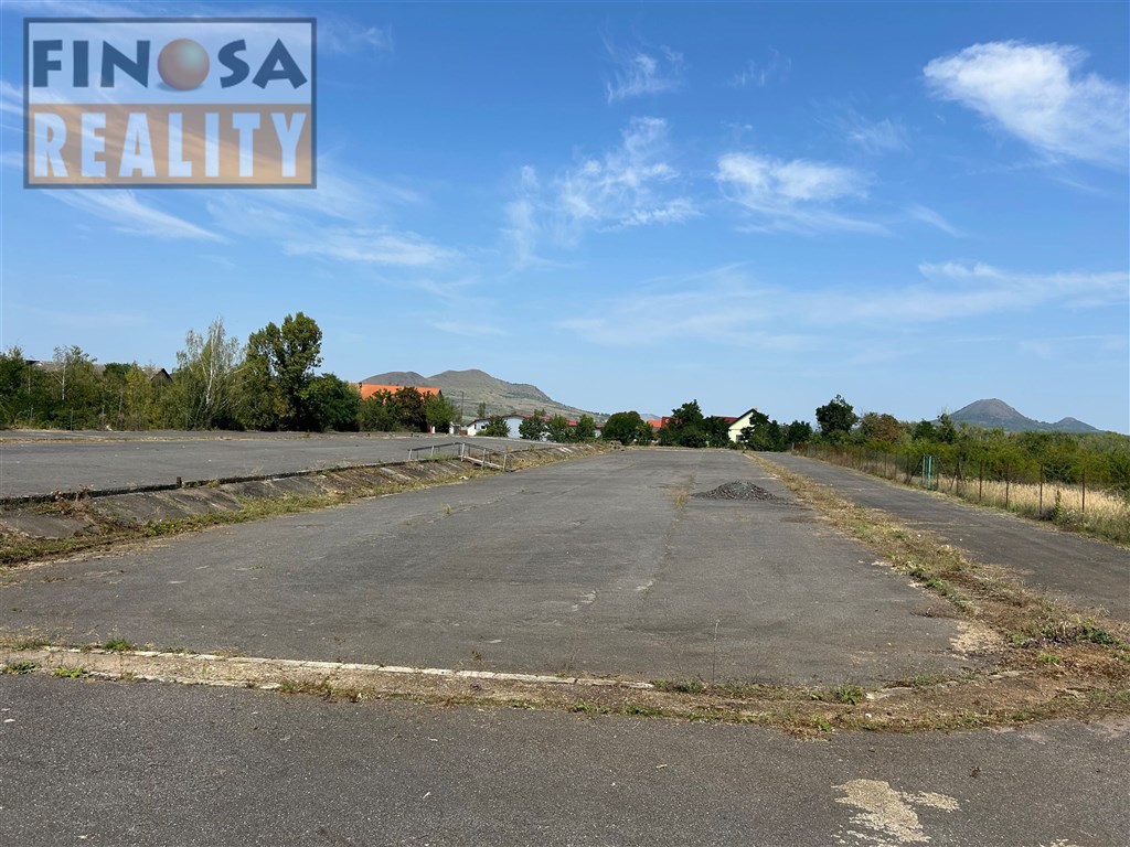 Pronájem zpevněné asfaltové plochy 10 000 m² v Lenešicích u Loun, u dálnice D7