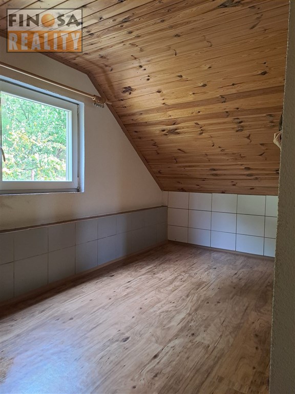 Rekreační objekt s vlastním zdrojem vody (vrt) v Dolních Zálezlech, okr. Ústí nad Labem