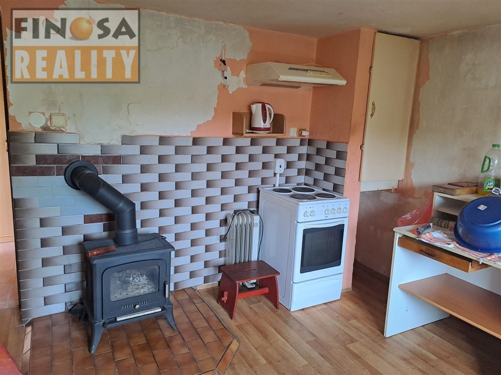 Rekreační objekt s vlastním zdrojem vody (vrt) v Dolních Zálezlech, okr. Ústí nad Labem
