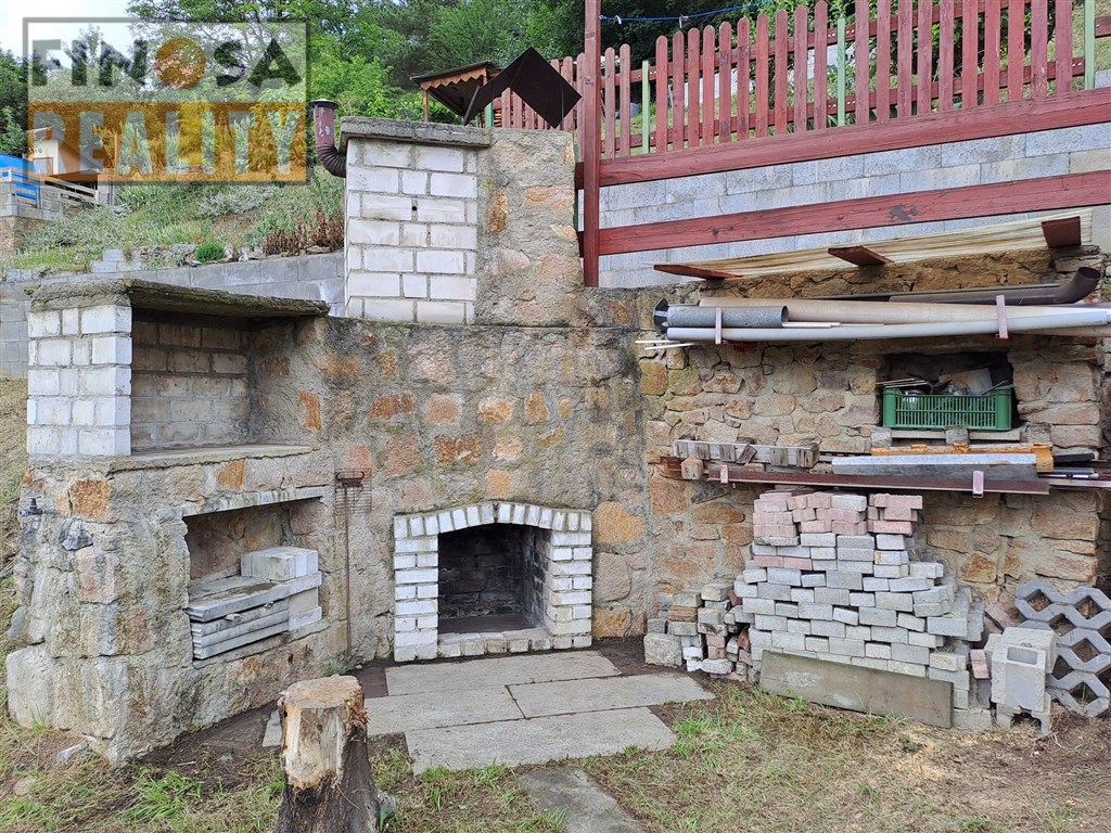 Rekreační objekt s vlastním zdrojem vody (vrt) v Dolních Zálezlech, okr. Ústí nad Labem
