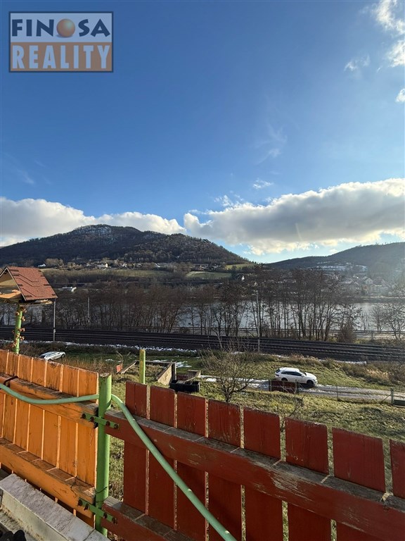 Rekreační objekt s vlastním zdrojem vody (vrt) v Dolních Zálezlech, okr. Ústí nad Labem