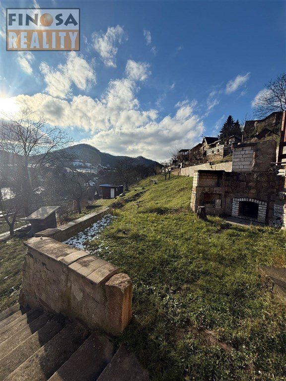 Rekreační objekt s vlastním zdrojem vody (vrt) v Dolních Zálezlech, okr. Ústí nad Labem