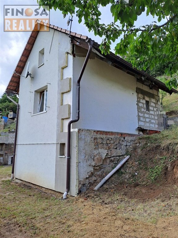 Rekreační objekt s vlastním zdrojem vody (vrt) v Dolních Zálezlech, okr. Ústí nad Labem