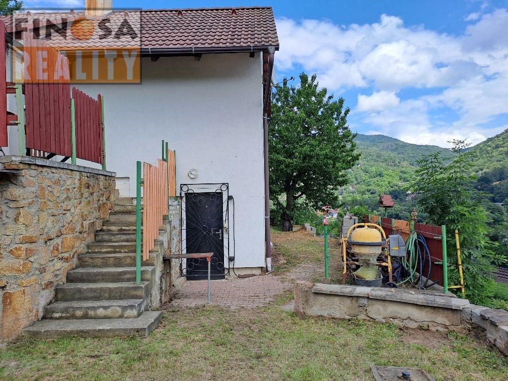 Rekreační objekt s vlastním zdrojem vody (vrt) v Dolních Zálezlech, okr. Ústí nad Labem