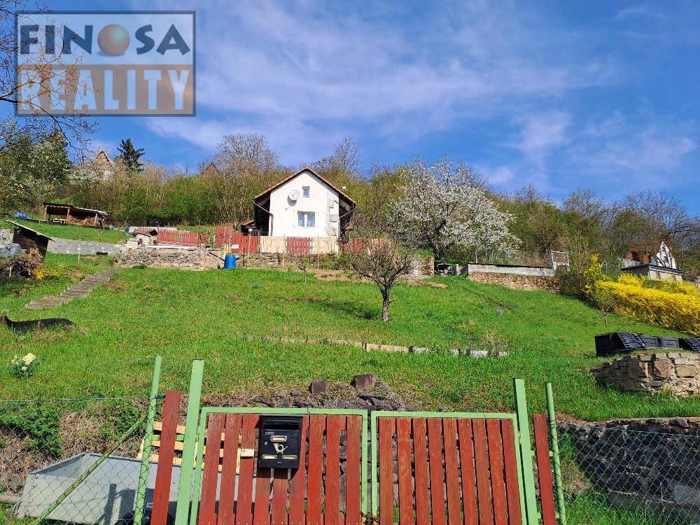 Rekreační objekt s vlastním zdrojem vody (vrt) v Dolních Zálezlech, okr. Ústí nad Labem