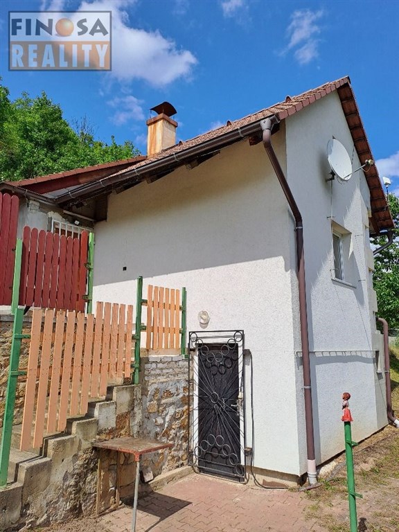 Rekreační objekt s vlastním zdrojem vody (vrt) v Dolních Zálezlech, okr. Ústí nad Labem