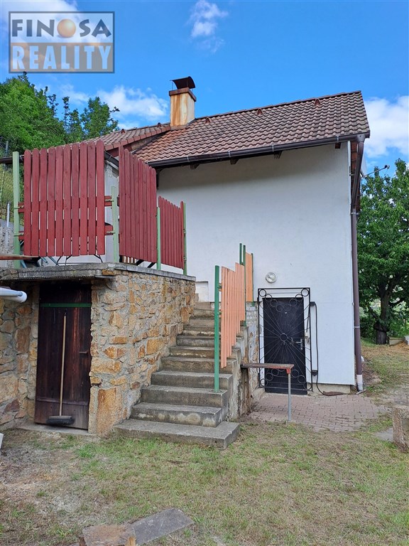 Rekreační objekt vhodný k celoročnímu bydlení s vlastním zdrojem vody (vrt)