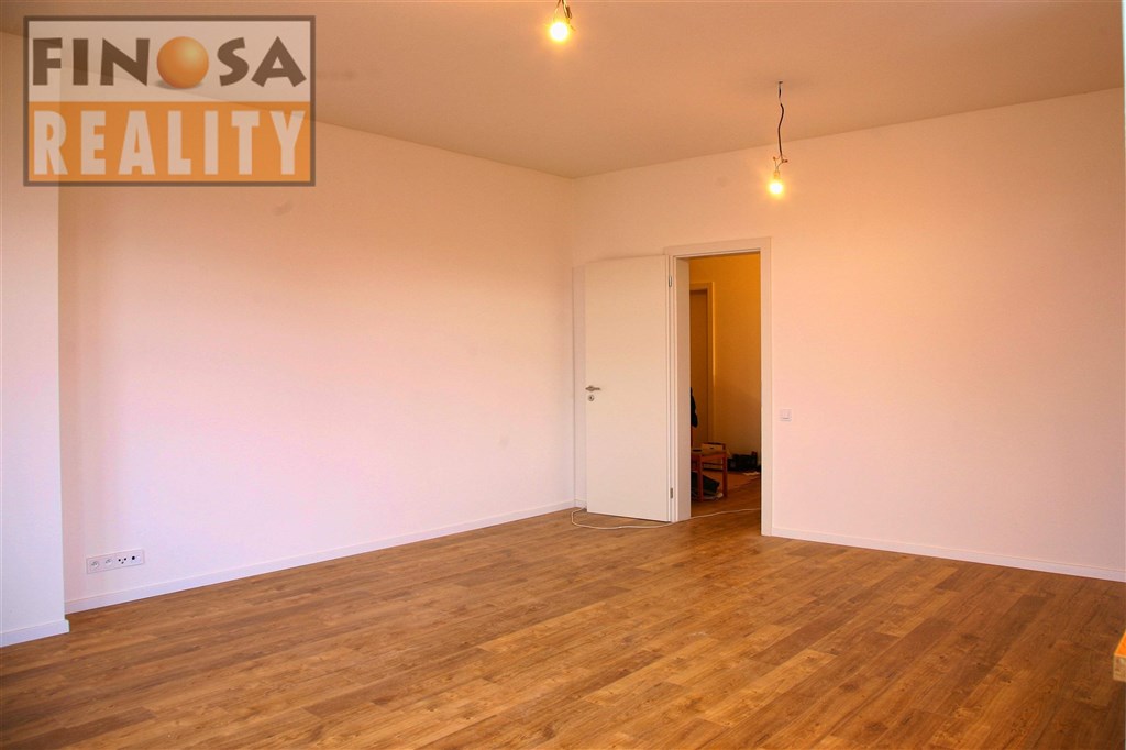 Prodej bytu 3+KK (105 m2) v 1. patře a nebytového prostoru (60 m2) ve zrekonstruovaném domě v Ústí nad Labem-Střekov, ul. K Loděnici
