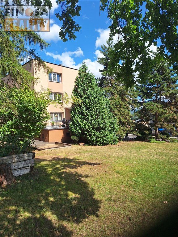 Pronájem mezonetového bytu 5+1 (podl. pl. 120 m2) se dvěma balkóny, garáží a dvěma parkovacími místy v Ústí nad Labem – Bukov