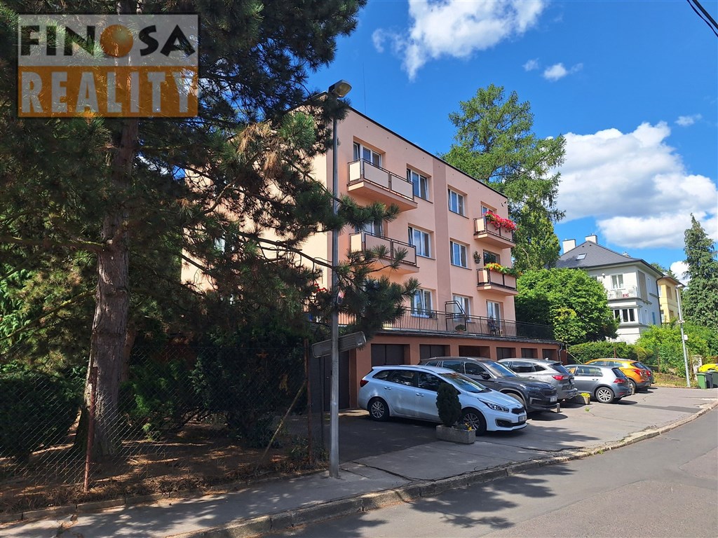 Pronájem mezonetového bytu 5+1 (podl. pl. 120 m2) se dvěma balkóny, garáží a dvěma parkovacími místy v Ústí nad Labem – Bukov
